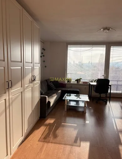 Na predaj 4-izbový byt, 95 m², Bratislava-Nové Mesto, Nová Rožňavská