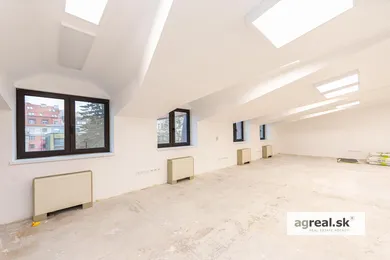 Na prenájom komerčné v Bratislava-Staré Mesto · €3 685 · Dokončené