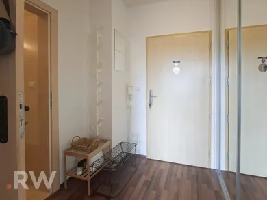 Na prenájom 2-izbový byt, 40 m², Bratislava-Dúbravka, Pri Kríži