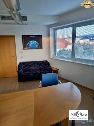 Na prenájom komerčné, Piešťany, Radlinského