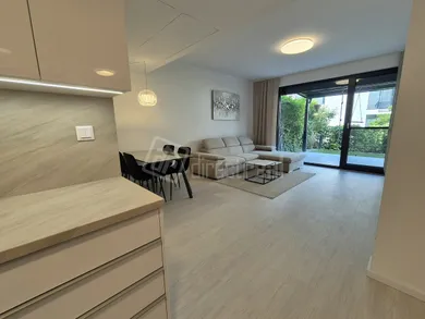 Na predaj 3-izbový byt, 74 m², Bratislava-Nové Mesto, Na varte