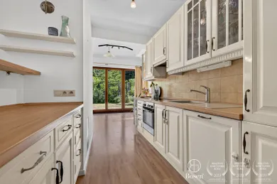 Na predaj 7-izbový dom, 240 m², Marianka, Karpatská