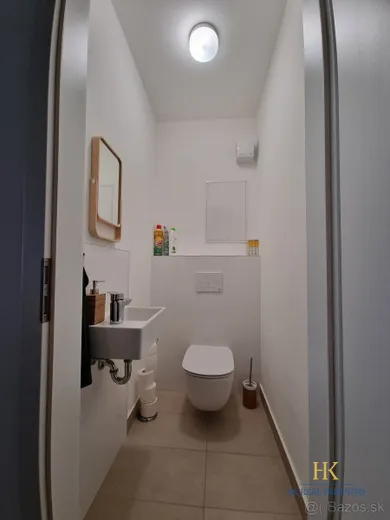 Na prenájom 3-izbový byt, 89 m², Bratislava-Nové Mesto, Vlárska