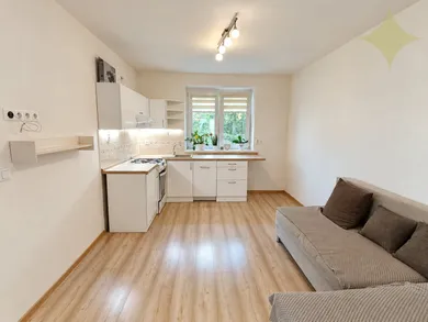 Na predaj 2-izbový byt, 58 m², Handlová, Lipová