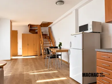 Na prenájom 2-izbový byt, 61 m², Trnava, Štefánikova
