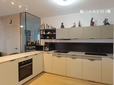 Mieszkania na sprzedaż, 4-pokojowe, Žilina · €458 990