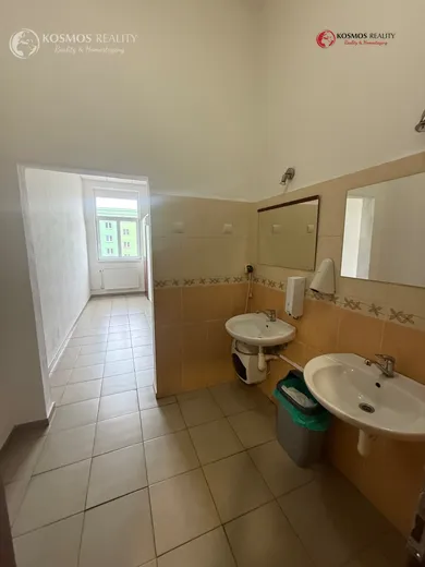 Na prenájom komerčné, 71 m², Košice-Juh, Južná trieda