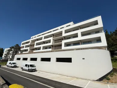 Byty na predaj 4-izbový, Bratislava-Nové Mesto · €989 000