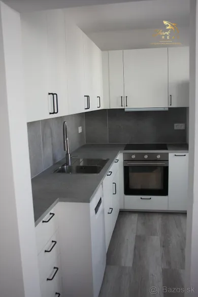 Na prenájom 3-izbový byt, 60 m², Bratislava-Ružinov, Muškátová