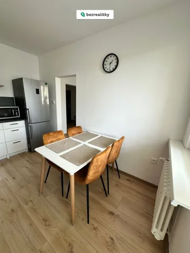 Na prenájom 3-izbový byt, 70 m², Bratislava-Karlova Ves