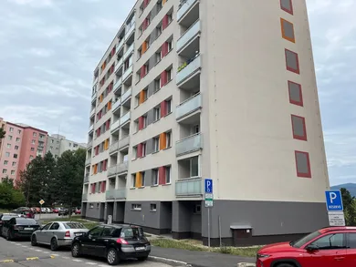 Mieszkania na wynajem, 4-pokojowe, Trenčín · €800