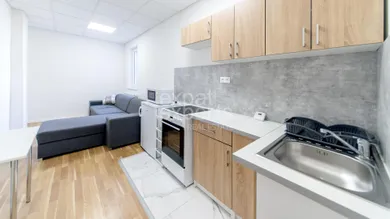 Na prenájom 2-izbový byt, 47 m², Bratislava-Staré Mesto, Ľadová