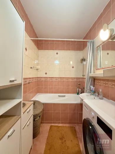 Na predaj 3-izbový byt, 70 m², Bratislava-Petržalka, Fedinova
