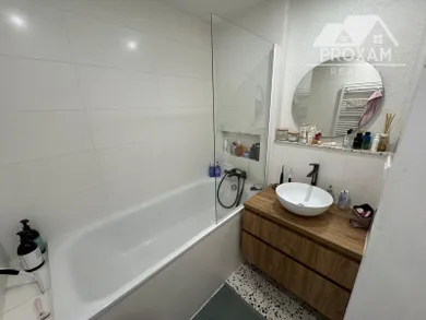Na predaj 2-izbový byt, 64 m², Banská Bystrica, Slnečná