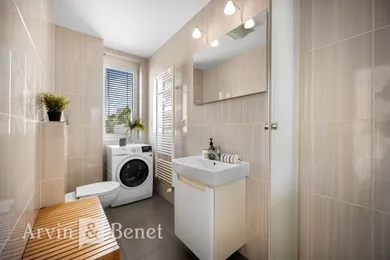Na predaj 2-izbový byt, 71 m², Bratislava-Ružinov, Trenčianska