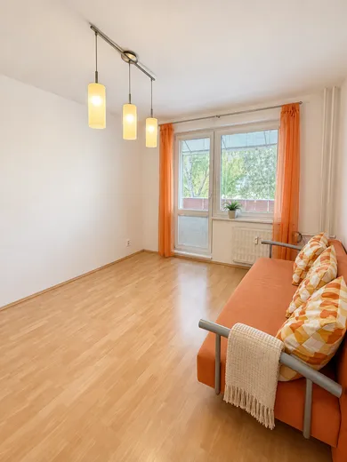 Na prenájom 1-izbový byt, 37 m², Šurany, MDŽ