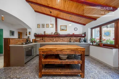 Na predaj 6-izbový dom, 420 m², Vištuk
