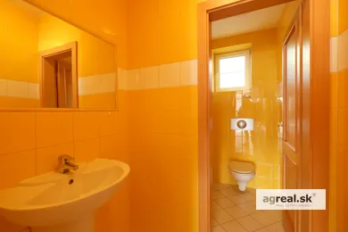Na prenájom 7-izbový dom, Bratislava-Nové Mesto, Klenová