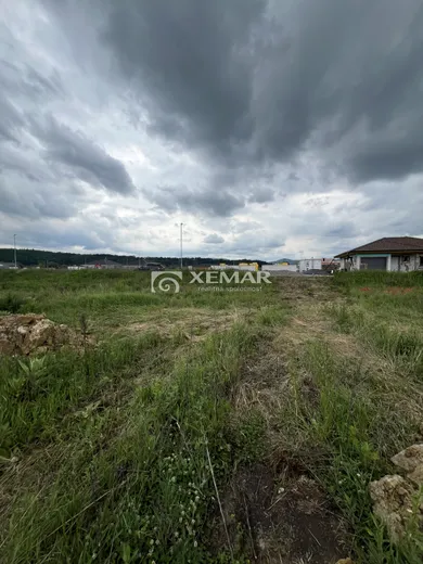 Na predaj pozemok, Sliač