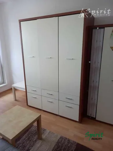 Na prenájom byt v Bratislava-Rača · €450 · Čiastočná rekonštrukcia