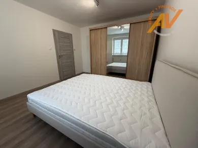 Na prenájom 2-izbový byt, 57 m², Poprad, Okružná