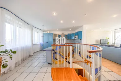 Na predaj 4-izbový byt, 144 m², Bratislava-Staré Mesto, Záhradnícka