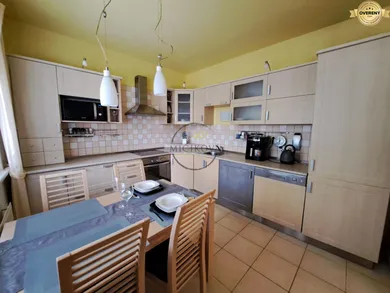 Na predaj 3-izbový byt, 67 m², Vráble