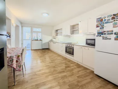 Na predaj 4-izbový byt, 125 m², Sereď, Námestie Slobody