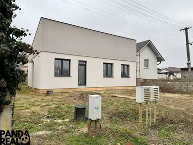 Domy na sprzedaż, 4-pokojowe, Nitra · €179 000