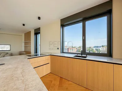 Na prenájom 5-izbový byt, 266 m², Bratislava-Staré Mesto