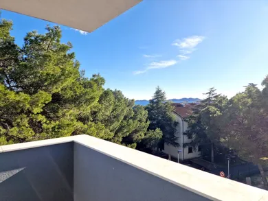 Na predaj 3-izbový byt, 65 m²