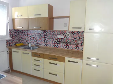 Квартири в оренду, 3-кімнатні, Banská Bystrica · €800