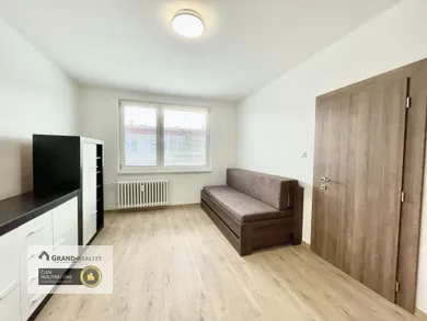 Na prenájom 1-izbový byt, 36 m², Holíč, Pri Kaštieli