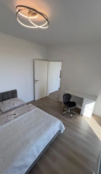 Na prenájom 2-izbový byt, 50 m², Bratislava-Petržalka, Fialová