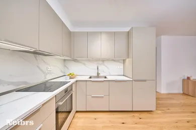 Na prenájom 2-izbový byt, 66 m², Bratislava-Staré Mesto, Košická
