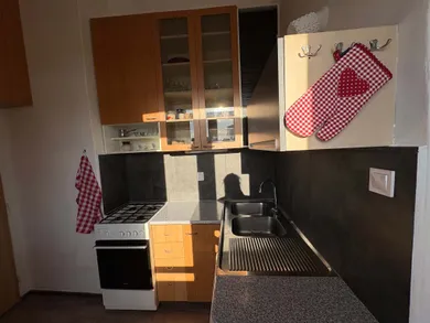 Na prenájom 2-izbový byt, 55 m², Bratislava-Ružinov, Miletičova