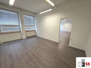 Na prenájom komerčné, 174 m², Žilina, Bytčická