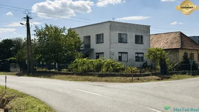 Na predaj 5-izbový dom, 180 m², Novosad, Jarná
