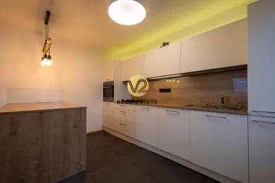 Na prenájom 3-izbový byt, 77 m², Nitra, Župné Námestie
