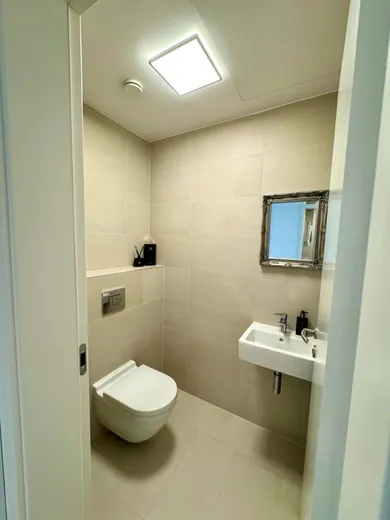 Na prenájom 2-izbový byt, 60 m², Bratislava-Staré Mesto, Továrenská