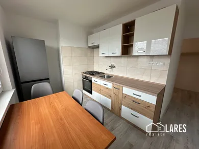 Mieszkania na wynajem, 3-pokojowe, Prievidza · €560