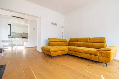 Na prenájom 4-izbový byt, 105 m², Bratislava-Staré Mesto, Lichardova