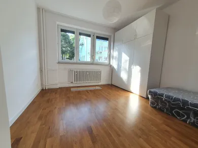 Na prenájom 4-izbový byt, 90 m², Bratislava-Ružinov, Prešovská