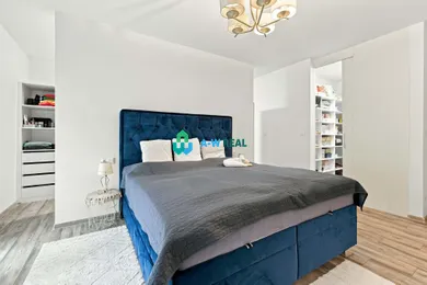 Na predaj 4-izbový dom, 243 m², Dunajský Klátov