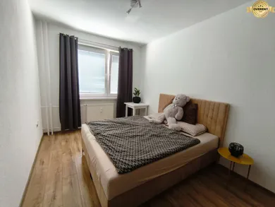 Na prenájom 3-izbový byt, 70 m², Prievidza, Dúbravská