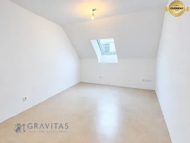 Na predaj 4-izbový byt, 89 m², Bratislava-Staré Mesto, Čajakova