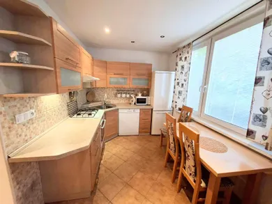 Na prenájom 3-izbový byt, 70 m², Bánovce nad Bebravou