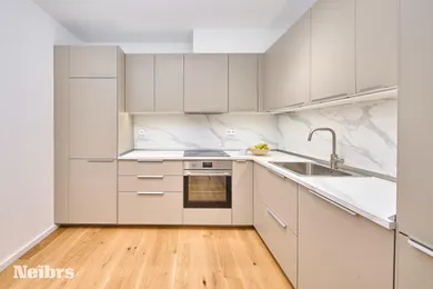 Na prenájom 2-izbový byt, 66 m², Bratislava-Staré Mesto, Košická