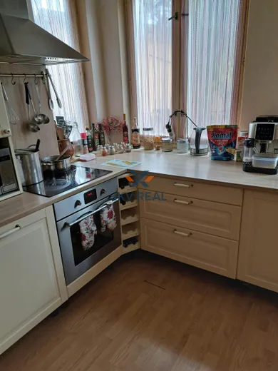 Na predaj 7-izbový dom, 300 m², Orechová Potôň