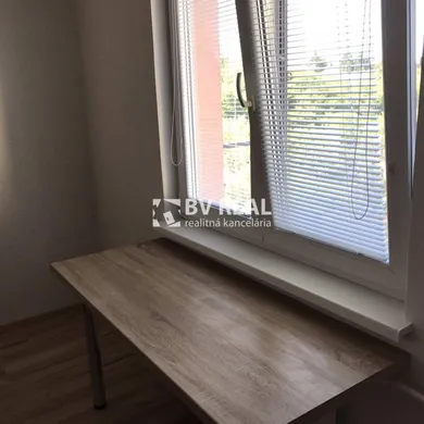Na prenájom 2-izbový byt, 50 m², Handlová, Partizánska